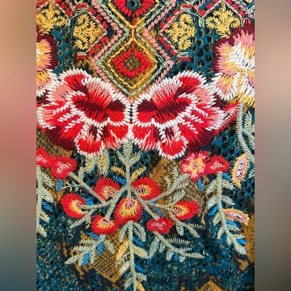 Savannah Jane Green Boho Tunic w/Embroidery, Metallic Thread, Bell Sleeves 1X - Picture 3 of 11